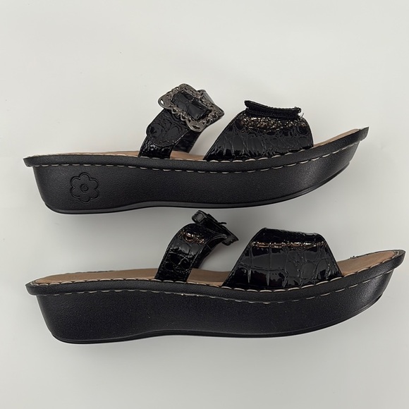 NWB- Kågen Black Croc-Embossed  Slip Resistant Slide Sandals (size 10) - Picture 4 of 12